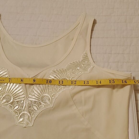 Vintage pale yellow nightie size Small - Picture 6 of 8